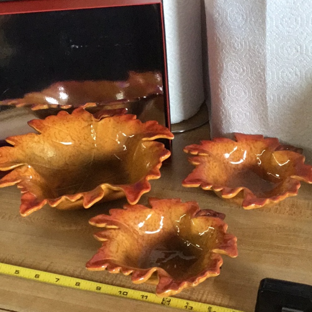 New 3 Pc. Maple Leaf ShapedServing Bowls